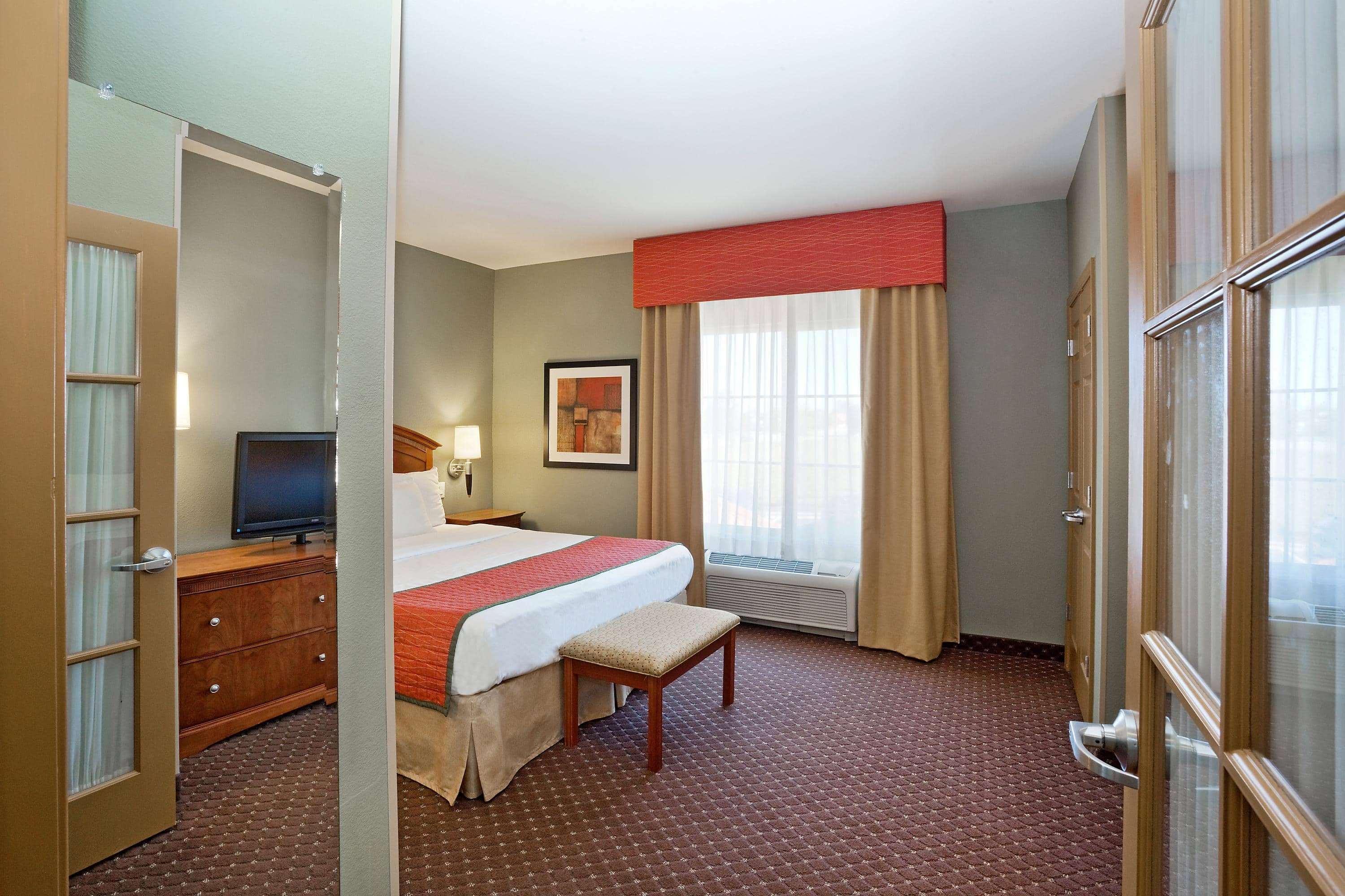 La Quinta By Wyndham Olathe Hotel Exterior photo