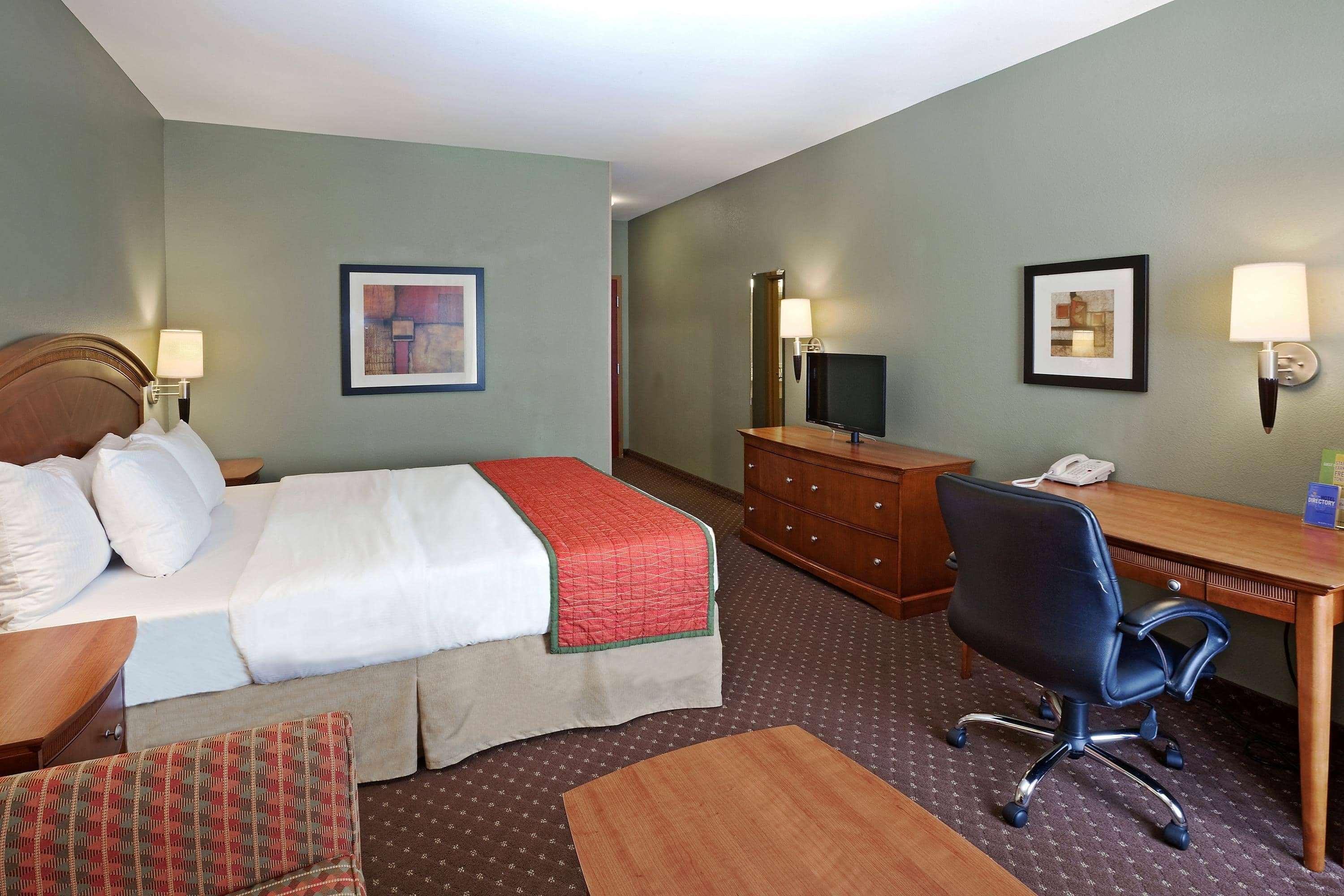 La Quinta By Wyndham Olathe Hotel Exterior photo