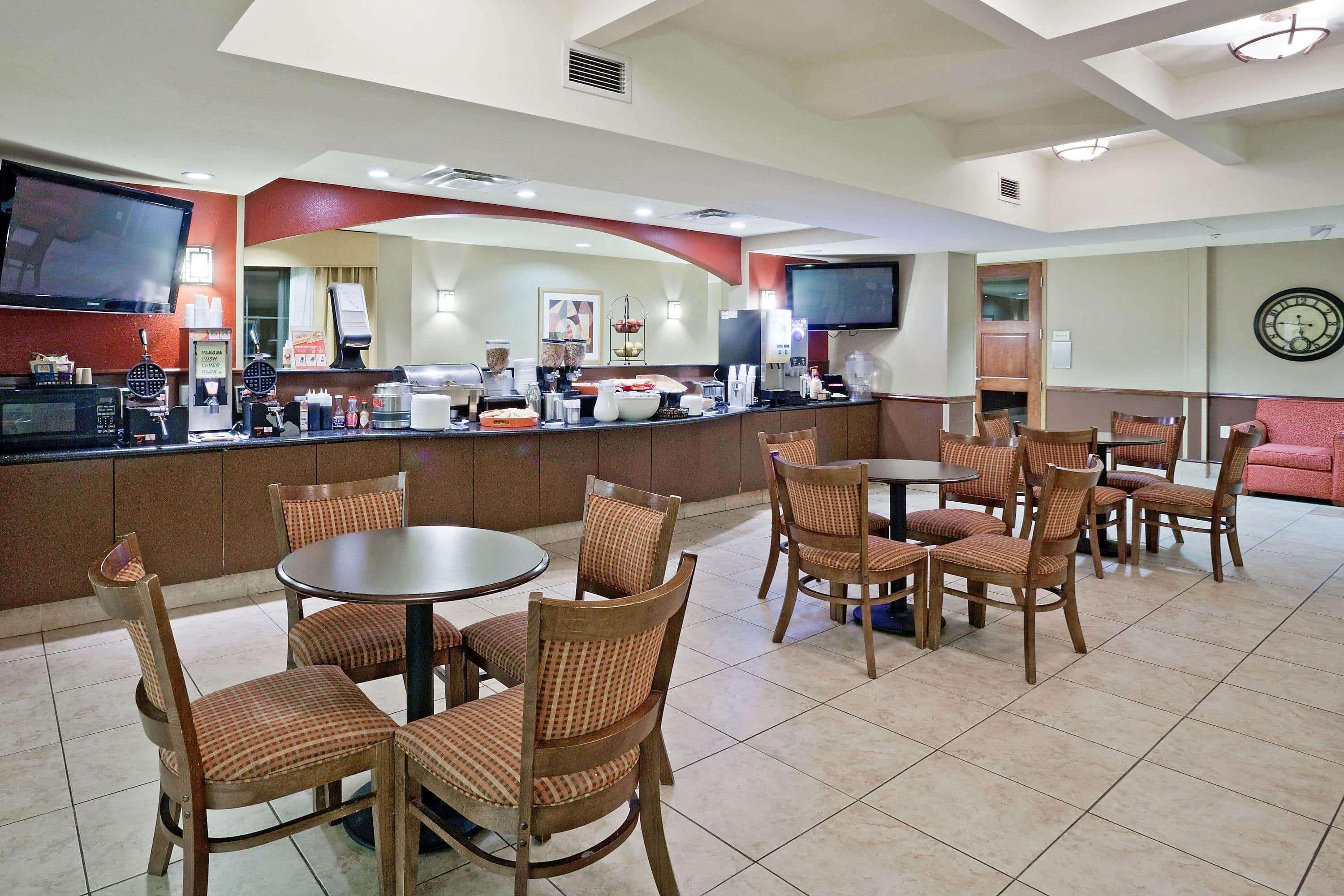La Quinta By Wyndham Olathe Hotel Exterior photo