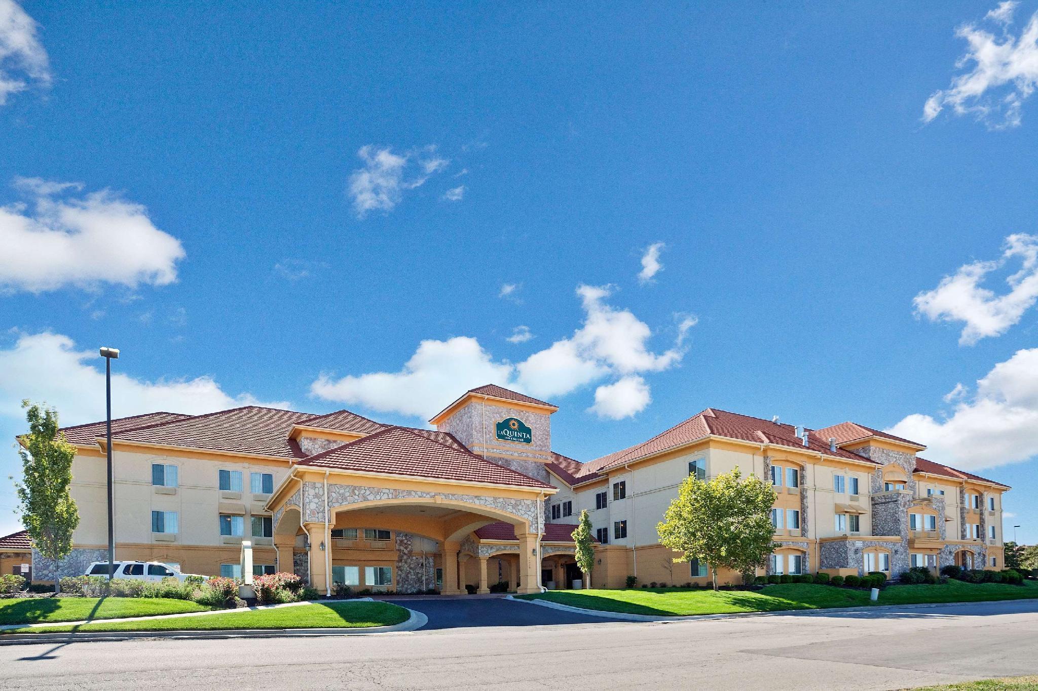 La Quinta By Wyndham Olathe Hotel Exterior photo