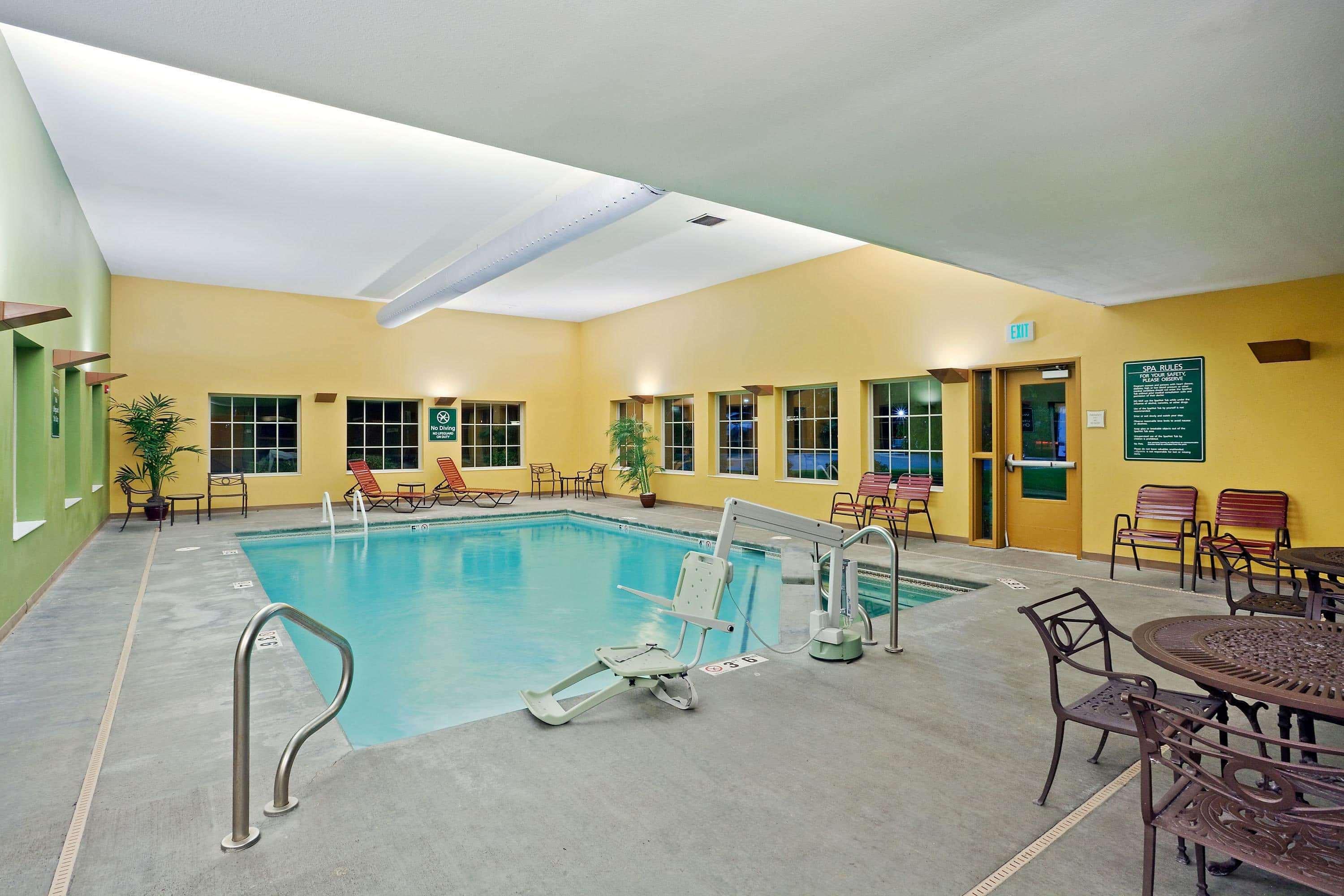 La Quinta By Wyndham Olathe Hotel Exterior photo