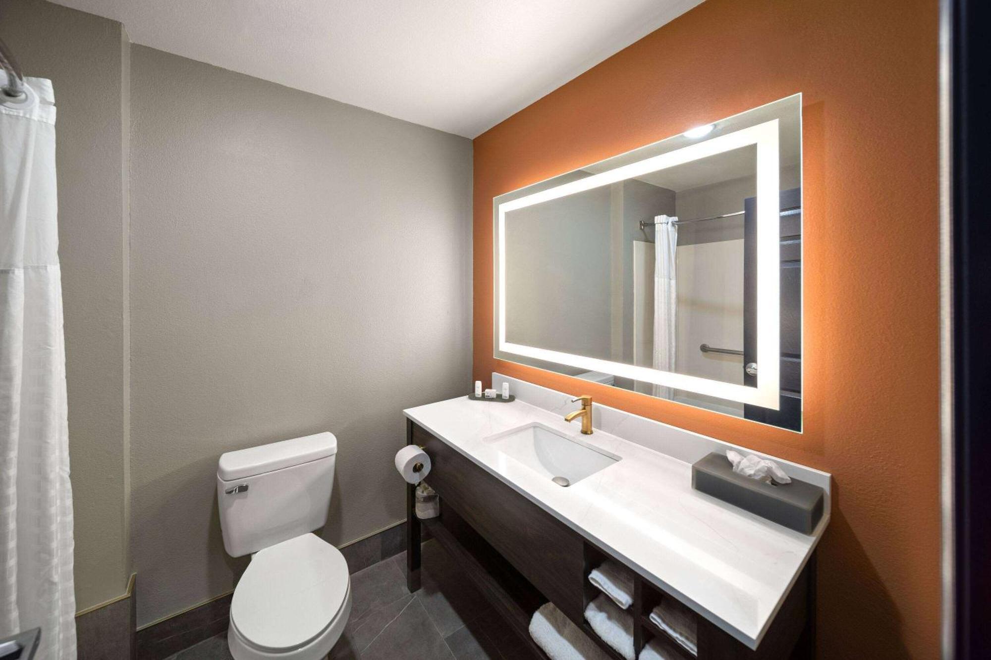 La Quinta By Wyndham Olathe Hotel Exterior photo