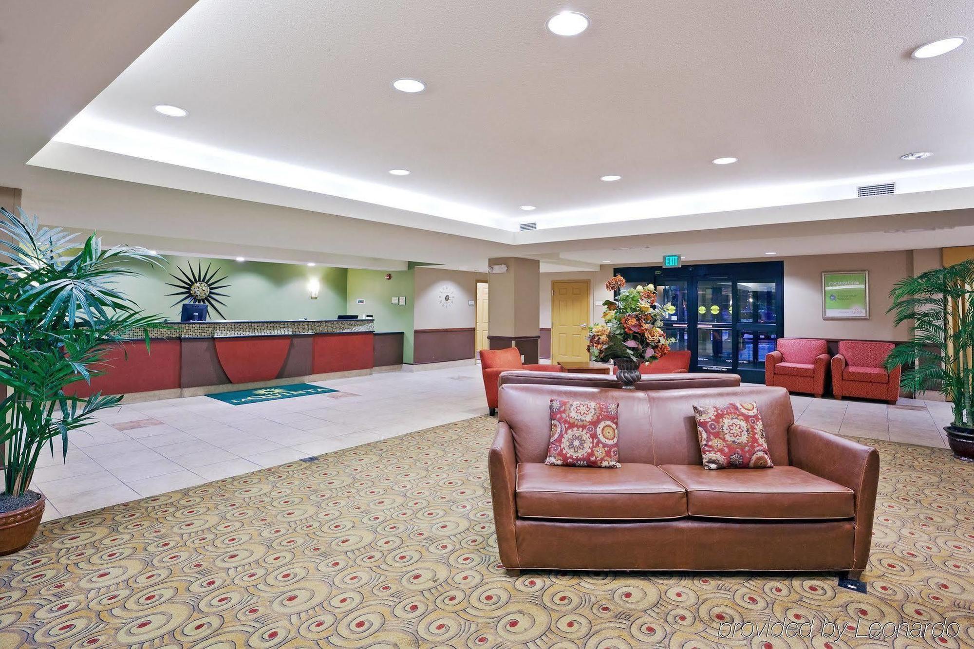 La Quinta By Wyndham Olathe Hotel Exterior photo