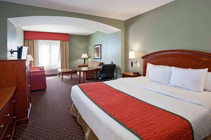 La Quinta By Wyndham Olathe Hotel Exterior photo