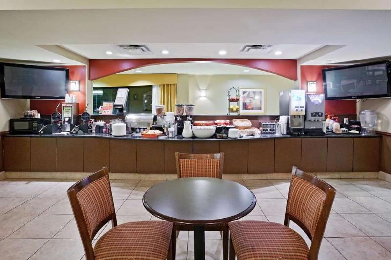 La Quinta By Wyndham Olathe Hotel Exterior photo